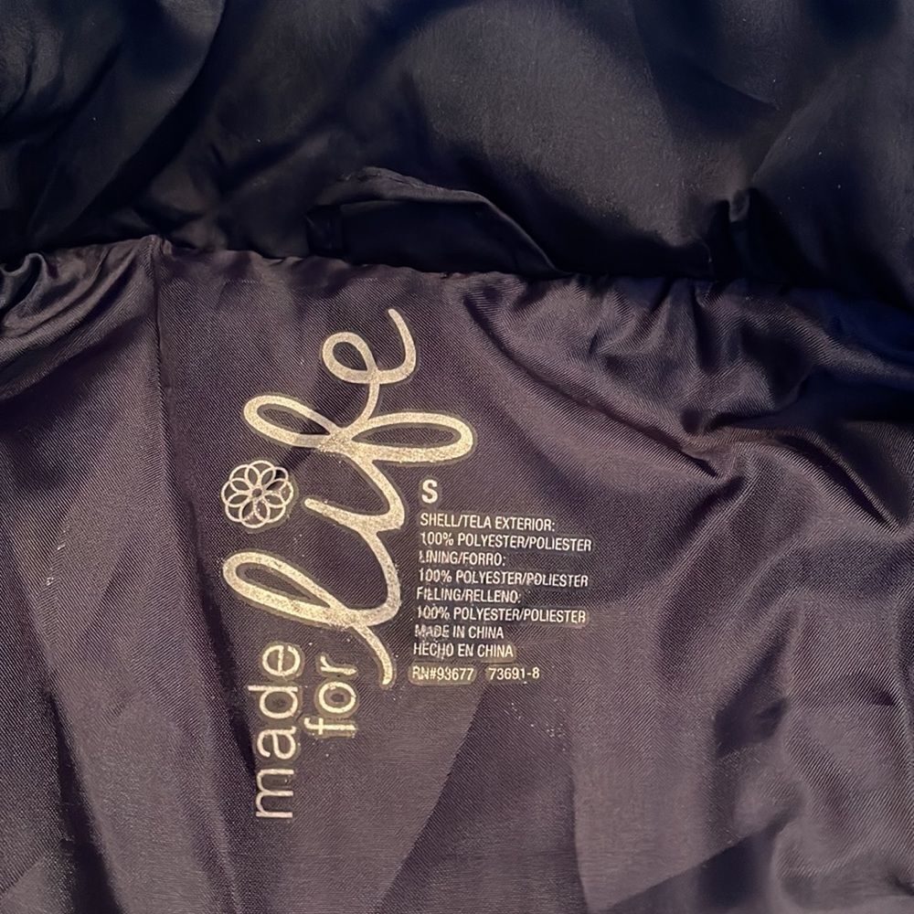 MADE FOR LIFE Puffer Vest - Picture 6 of 9
